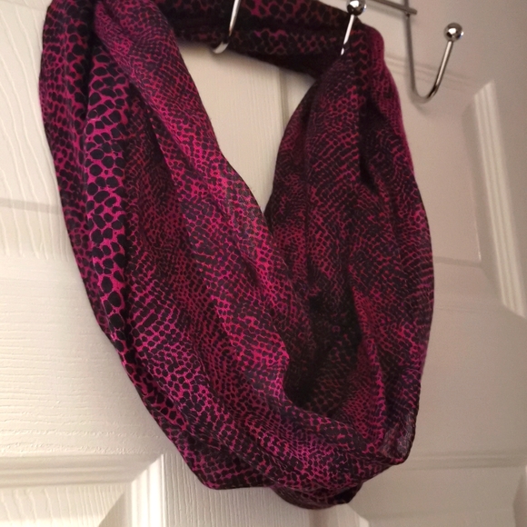 Smart Set scarf - Picture 2 of 2